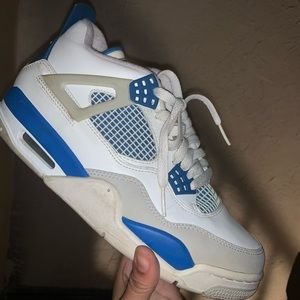Air Jordan 4 “military blue”